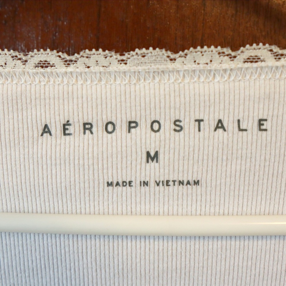 Vintage Aeropostale Womens Ribbed Lace V-Neck Long Sleeve Crop Top Cream White M - Picture 2 of 7